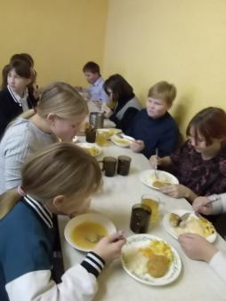 Обед в столовой
